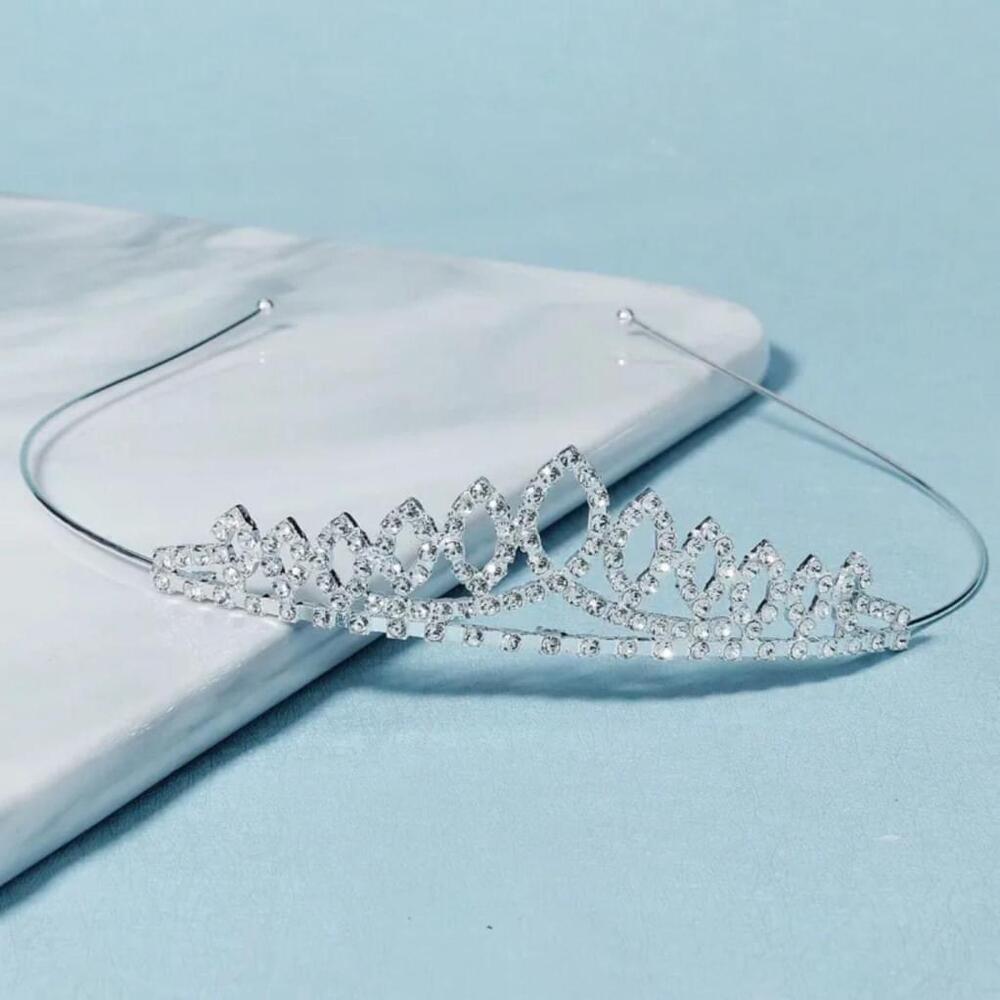 Princess Style Rhinestone Crown In Silver - Picture 4 of 6